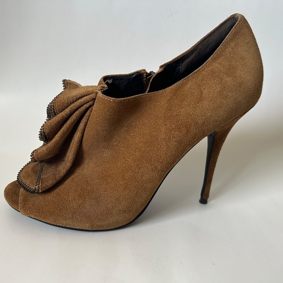 Funky & Comfy!! - Picture 7 of 10